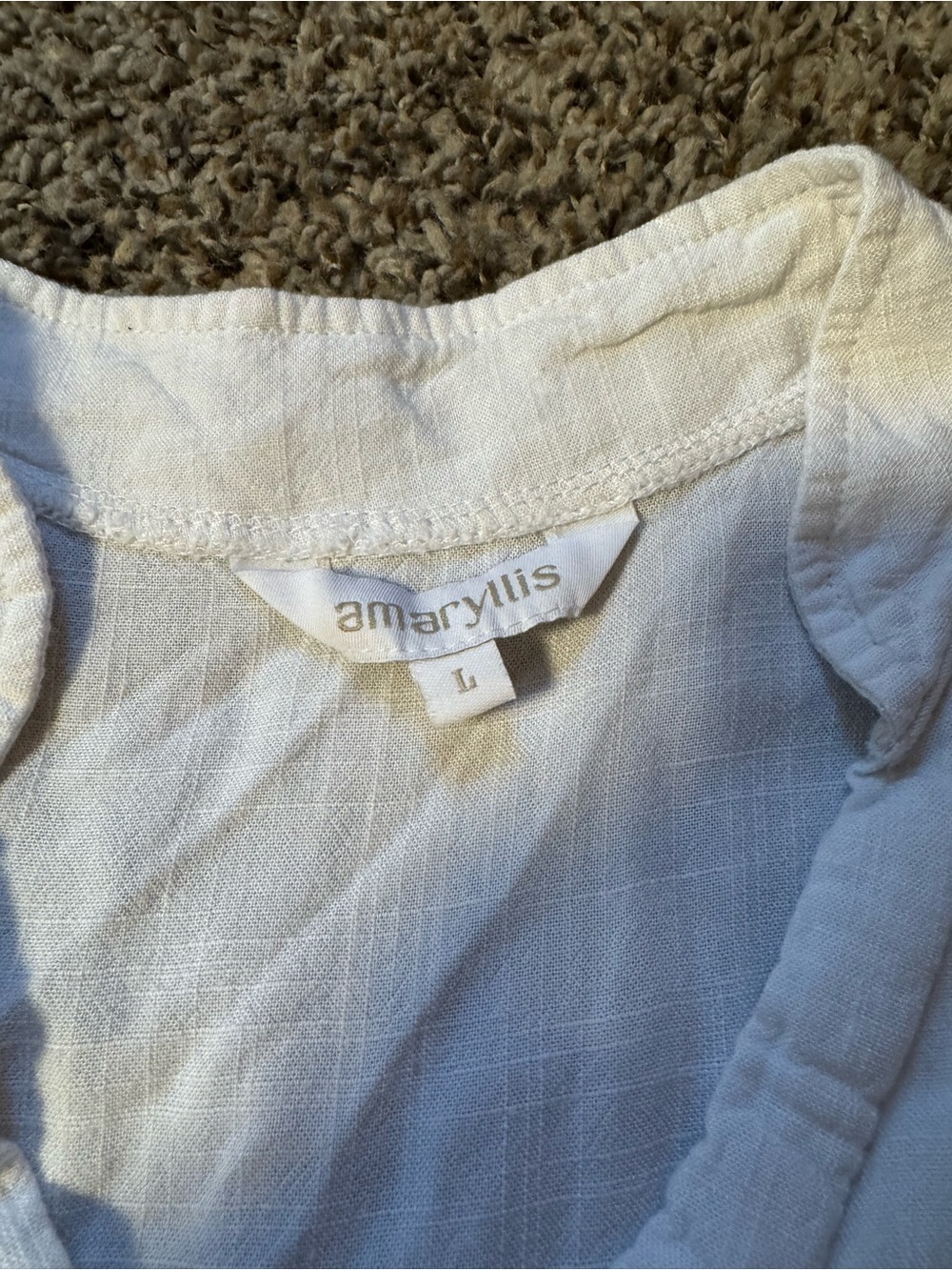 Amaryllis White Lace Cap-Sleeve V-Neck Blouse - Picture 2 of 2